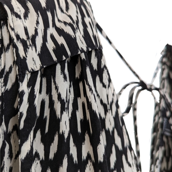 Ikat Print Black/ Cream Geometric V Neck Tank Drawstring Waist Romper- sz S - Picture 5 of 5